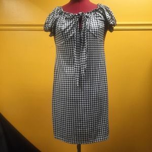 Black white houndstooth puff sleeve tie front Midi dress Lg